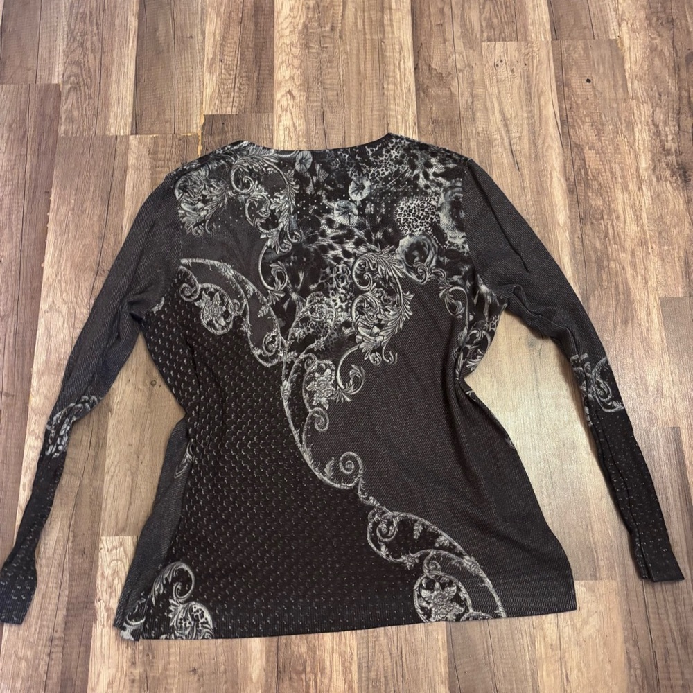 Northern Reflections Black and Gray Paisley Long Sleeve Top - Picture 5 of 5